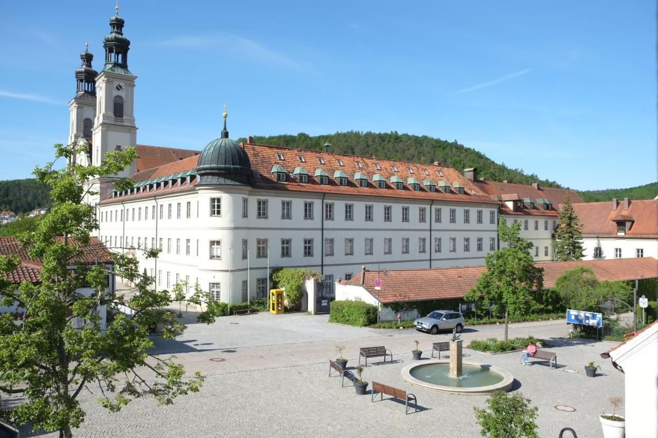 65Qm Wohnung Klosterblick Im Historischen Pfarrhaus Pielenhofen 외부 사진